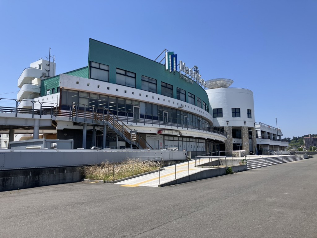 宮城県の塩釜港沖を回遊する海洋散骨ツアーの当日の流れ(集合場所のマリンゲート塩釜)